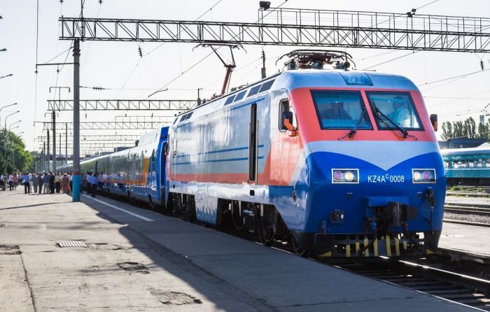 Из-за сильной жары изменилось расписание поездов в Казахстане