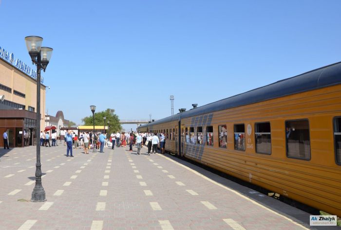 К поезду «Атырау – Дина Нурпеисова» добавили два вагона, могут и больше