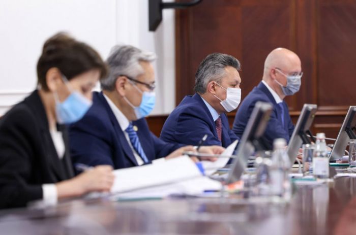 Казахстанские министры снова надели маски