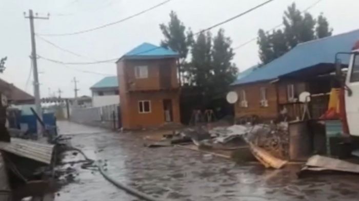 Огнем на базе отдыха в Алаколе уничтожено 17 жилых домов 