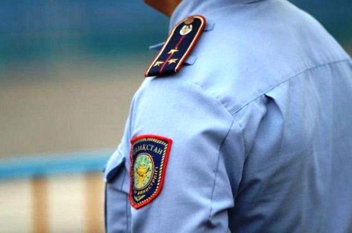 В Атырау по подозрению во взяточничестве задержан сотрудник местной полицейской службы 