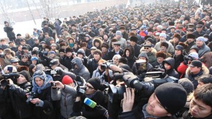 Лидеров оппозиции после митинга забрали в полицию (+ВИДЕО)