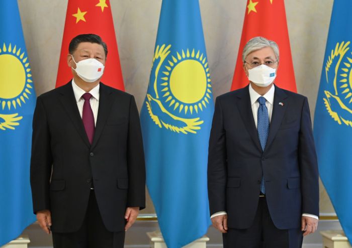 Си Цзиньпин: Мы будем поддерживать Казахстан в защите территориальной целостности 