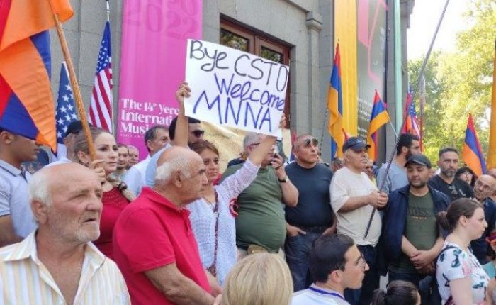 Митингующие в Ереване потребовали выхода Армении из ОДКБ 