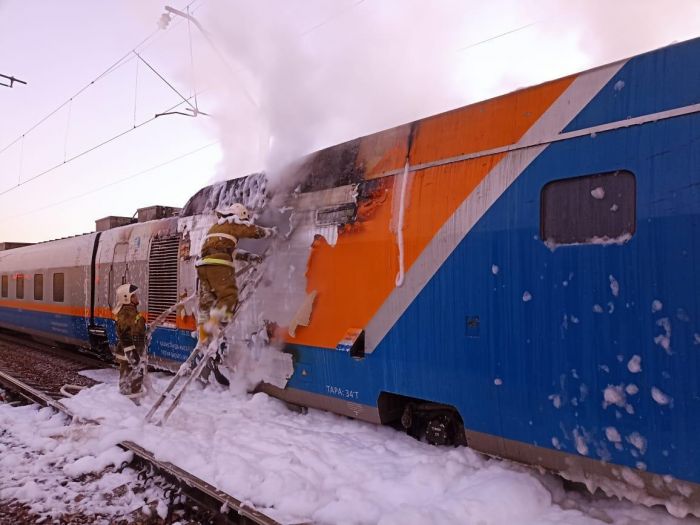 В КТЖ сообщили об экстренной остановке поезда. О пожаре ни слова