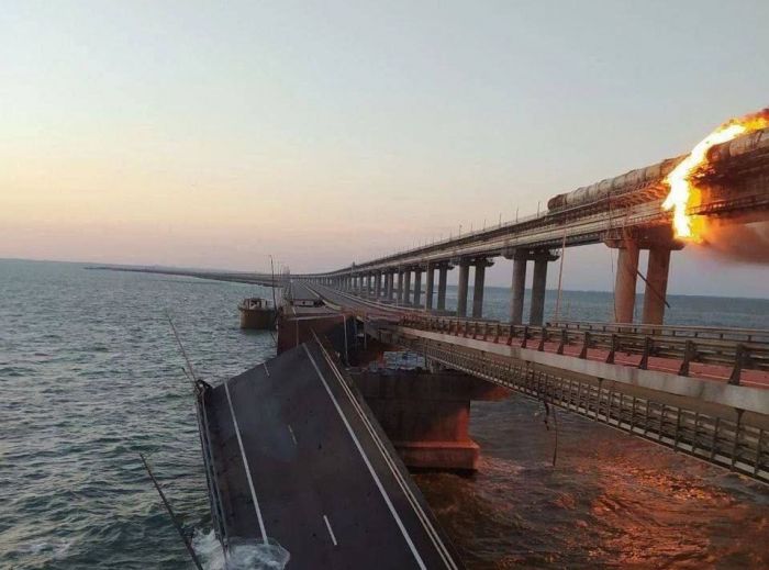 Следственный комитет России: в результате взрыва на Крымском мосту погибли три человека 