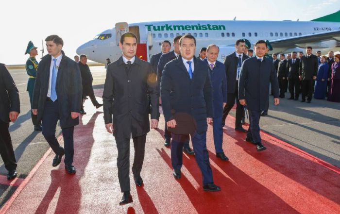 Сердар Бердымухамедов прибыл с первым госвизитом в Казахстан 