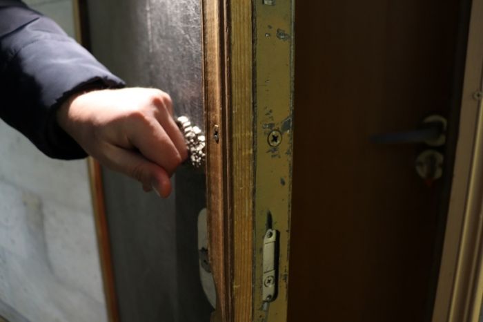 В Атырау квартирный вор не пожалел немолодую женщину, заставшую его на месте преступления 