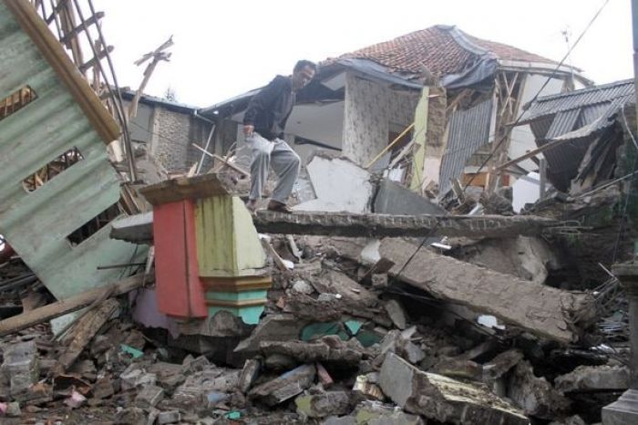 Землетрясение на западе Турции: число пострадавших выросло до 35 человек