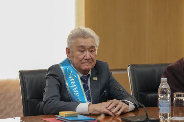 ​Легенда лёгкой атлетики Амин Туяков стал «Почётным гражданином Атырауской области»