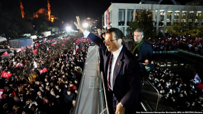 В Стамбуле тысячи жителей протестуют против приговора мэру города 