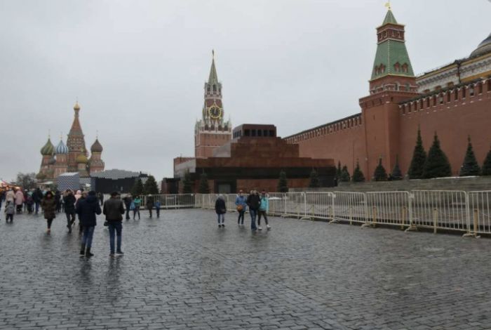 Некий Дмитрий М. попытался поджечь елку на Красной площади 