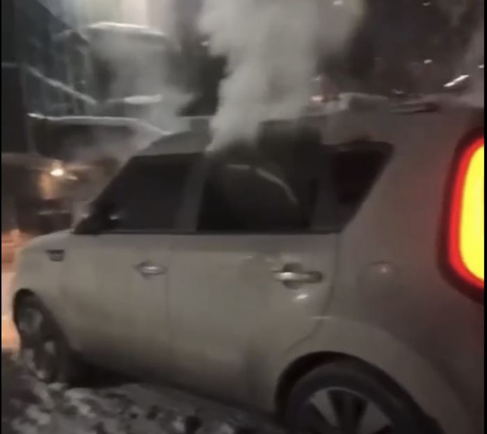 Неизвестные подожгли автомобиль Динары Егеубаевой