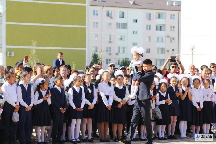 Перенести дату последнего звонка в школах предлагают депутаты 