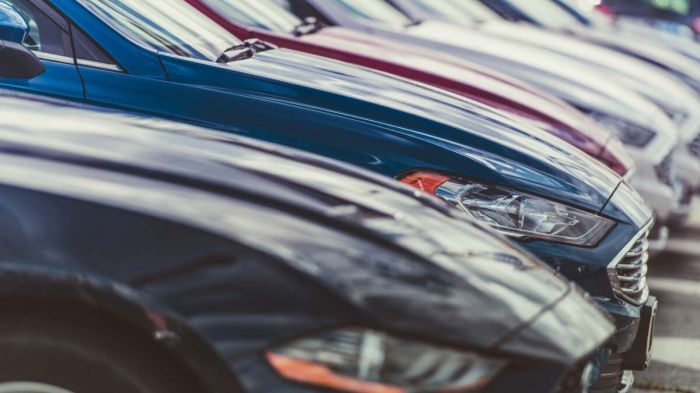 В Казахстане перестали продавать машины россиянам – СМИ 