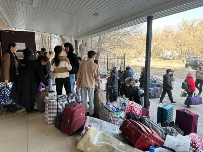 Студентов АГУ переселяют из ставшего опасным общежития 