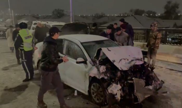 Столкнулись автомобили на балыкшинском мосту