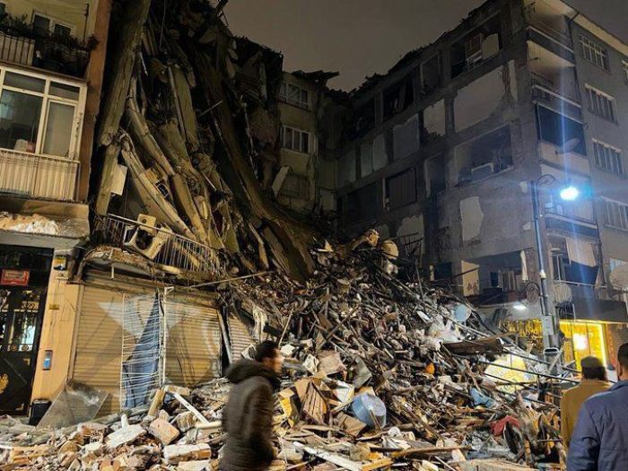 Число жертв землетрясений в Турции и Сирии превысило 4310 человек 