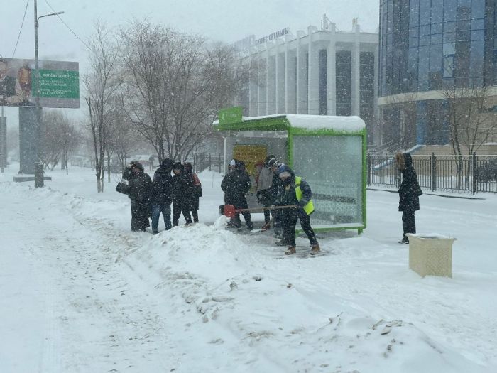 Снегопад в Атырау вызвал проблемы с электроснабжением и доступом к интернету 