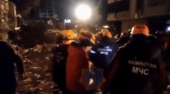 Видео МЧС Казахстана о спасении женщины из-под завалов Турции 