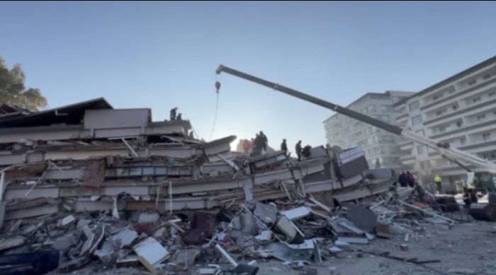 Казахстанцы под завалами в Турции: появилась надежда на спасение