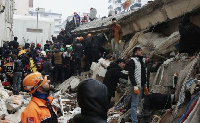 Казахстанцы под завалами в Турции: Токаев дал поручение МЧС 