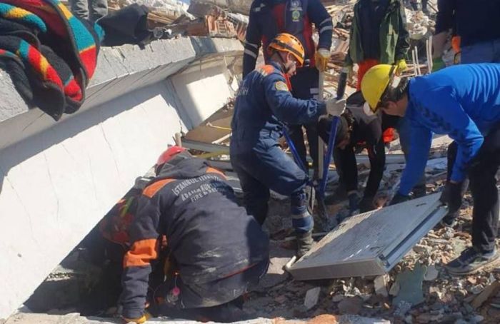 Тело второго казахстанца извлечено из-под завалов в Турции 