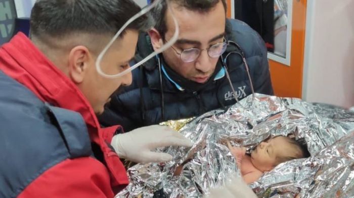 Землетрясение в Турции: из-под завалов спасли 10-дневного младенца, общая картина бедствия чудовищна 