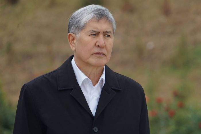 Алмазбеку Атамбаеву разрешили выехать за рубеж для лечения 