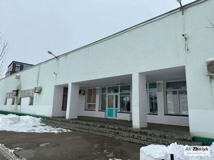 Непогода сорвала учебный процесс в 30-й школе – там всё капает