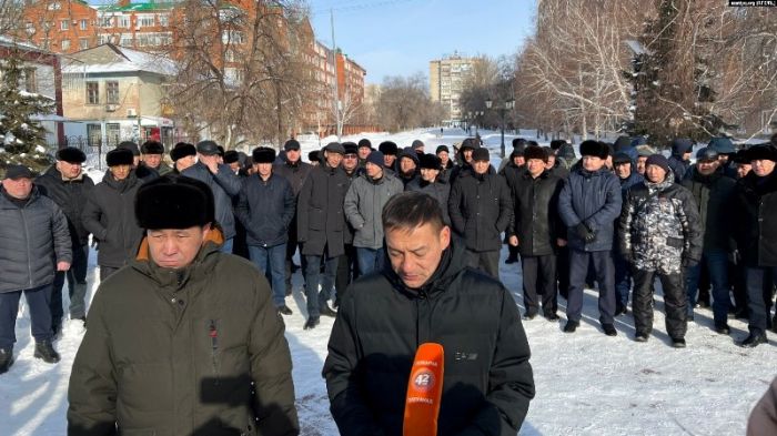 В Уральске митинговали пенсионеры силовых структур. Они жалуются на недостаточные пенсионные выплаты 