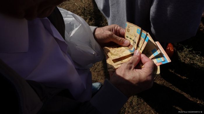 "Идеализируют себя". Почему люди идут в финансовые пирамиды