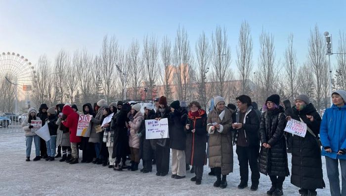 ​В Астане прошёл согласованный митинг против домогательств