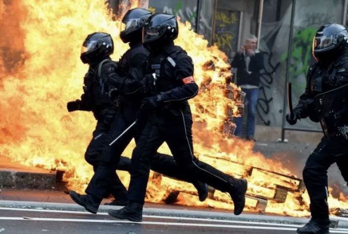 В Париже столкновения из-за пенсионной реформы; на улицы Франции вышли более миллиона человек