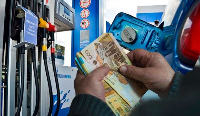 С 1 апреля поднимутся цены на бензин и солярку
