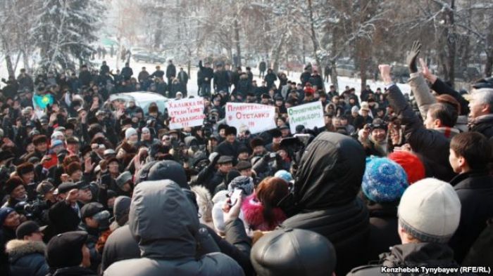 В Алматы митинг начался с задержания оппозиционеров