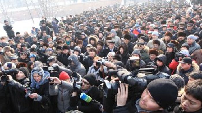 Полицейские не позволили оппозиции провести полноценный митинг в Алматы (+ВИДЕО)