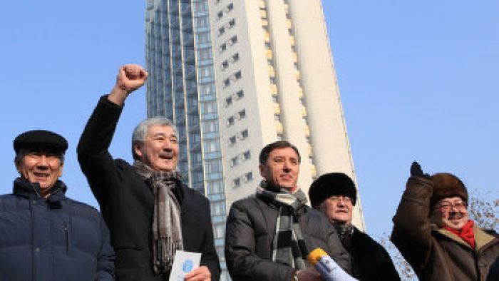 Абилов и Косанов арестованы за организацию митинга; они объявили голодовку