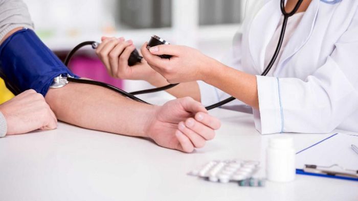 Медорганизации приписали казахстанцам более 52 000 фиктивных услуг по ОСМС