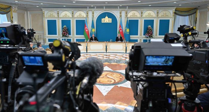 Токаев и Алиев обсудили поставку казахстанской нефти в Европу