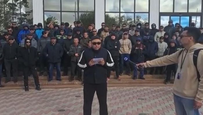 Бастовавшие в Астане нефтяники: Мы будем у здания «Озенмунайгаза» до конкретного решения 