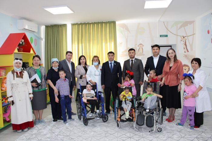 Депутаты посетили центры оказания специальных социальных услуг