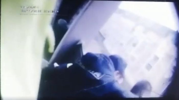 Полицейские остановили пьяного самоубийцу