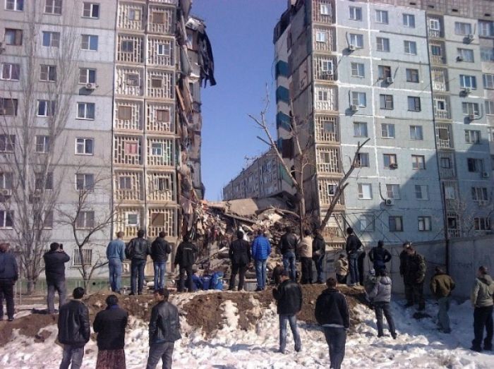 Подъезд дома в Астрахани мог разрушить жилец-самоубийца (+3 ВИДЕО)