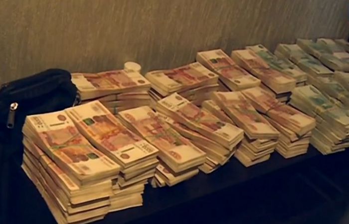 33 млн рублей пытался вывезти в Россию казахстанец