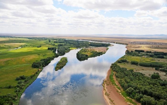 Нужно эффективно использовать трансграничные водные ресурсы - Токаев