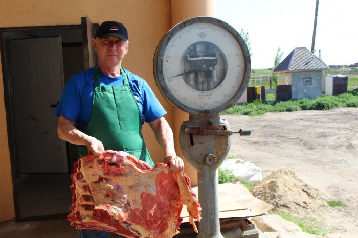 В селе Конеу Курмангазинского района запущено производство мясных изделий