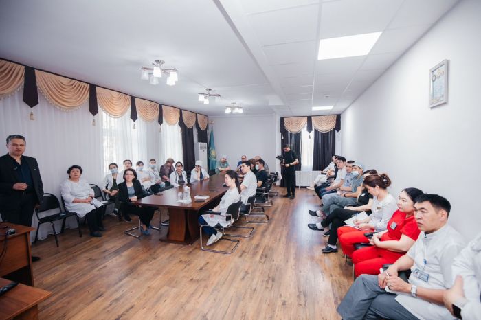 «Президентские» медики приняли более 150 жителей Атырауской области
