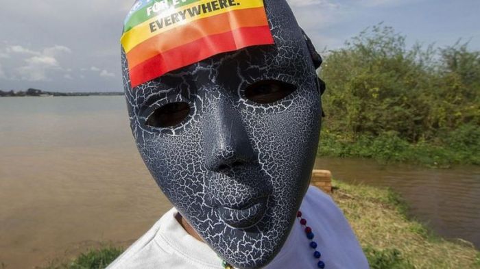 Президент Уганды подписал закон с новыми репрессиями против ЛГБТ - вплоть до смертной казни
