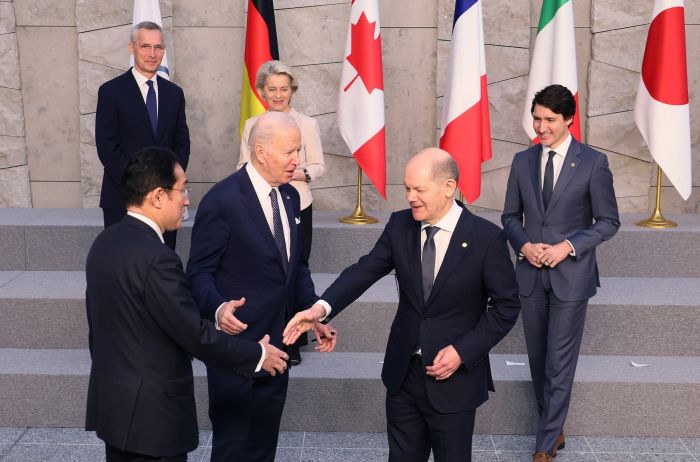 Страны G7 тайно призывают Зеленского смягчить условия мирного плана Украины — La Repubblica